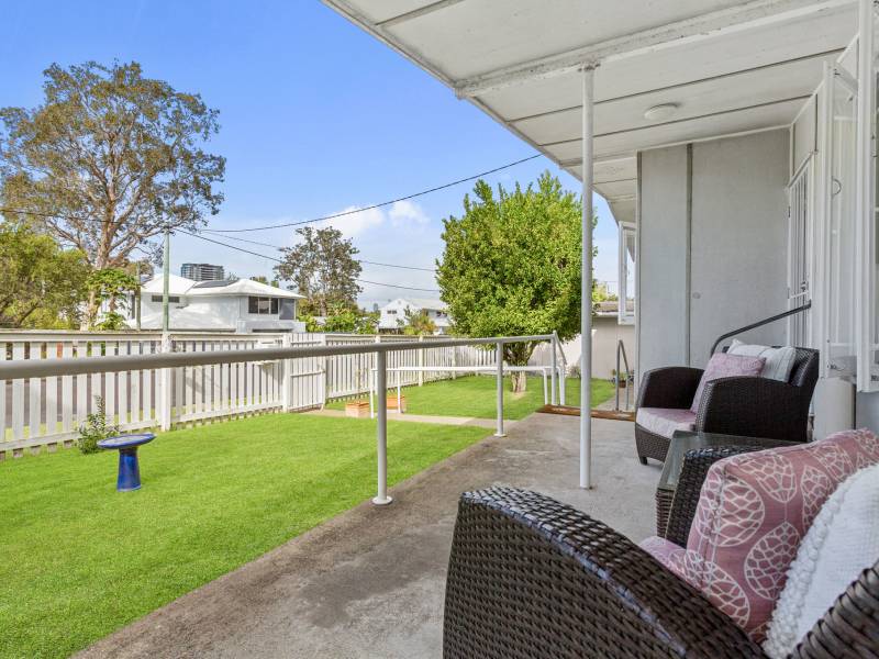 26 Echlin Street, Labrador, QLD 4215 AUS