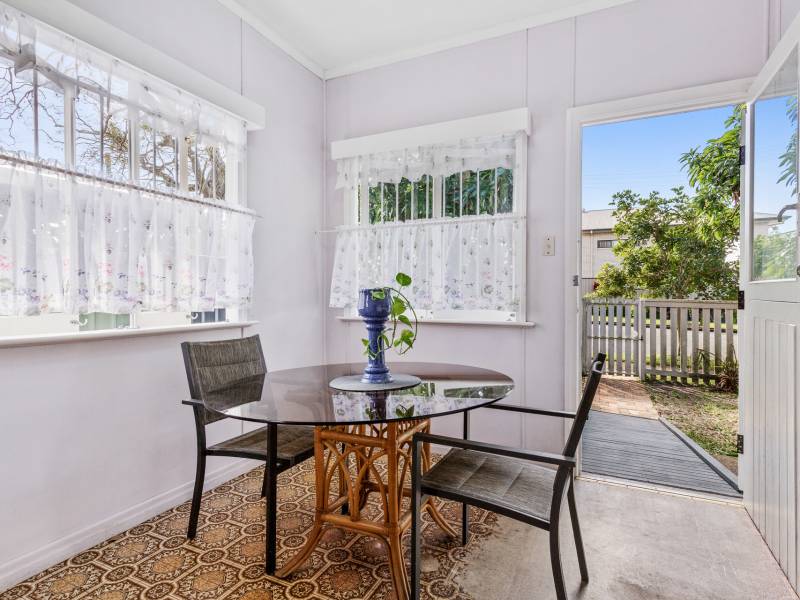 26 Echlin Street, Labrador, QLD 4215 AUS
