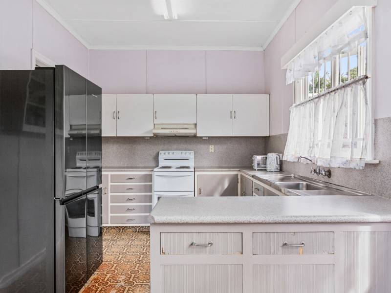 26 Echlin Street, Labrador, QLD 4215 AUS