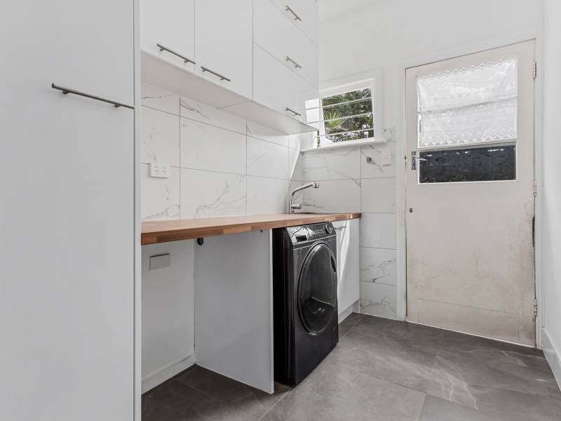 26 Echlin Street, Labrador, QLD 4215 AUS