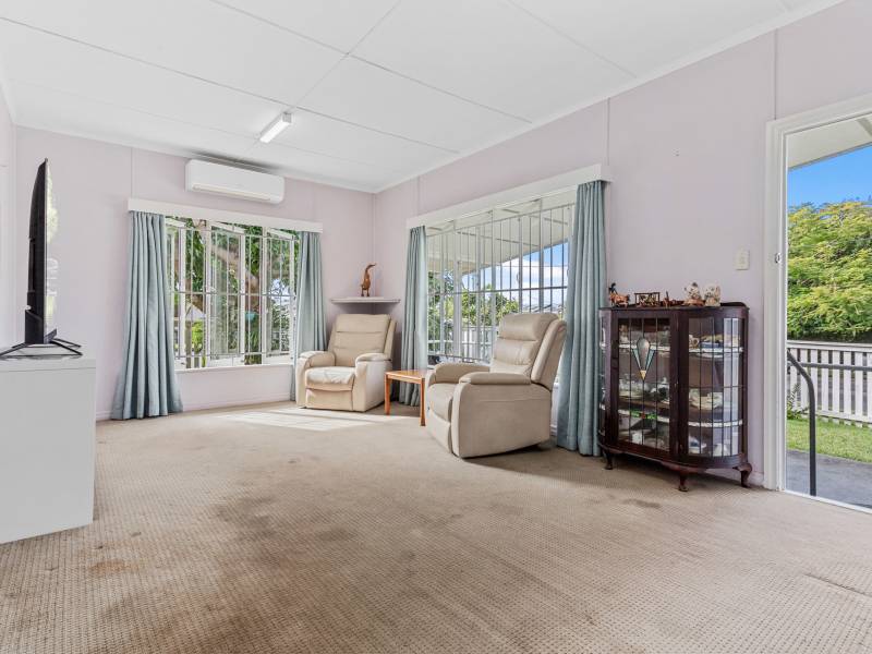 26 Echlin Street, Labrador, QLD 4215 AUS