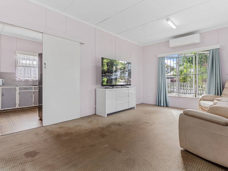 26 Echlin Street, Labrador, QLD 4215 AUS