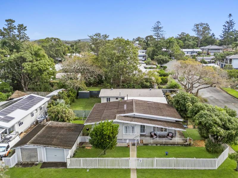 26 Echlin Street, Labrador, QLD 4215 AUS