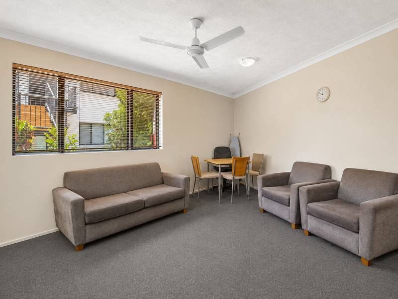 15/8 Tonga Place, Parkwood, QLD 4214 AUS