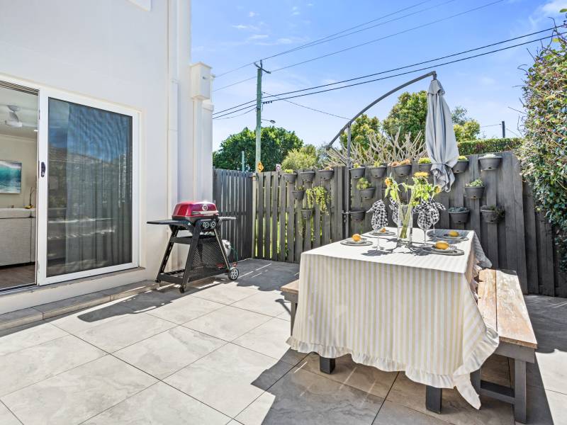 1/38-40 Robert Street, Labrador, QLD 4215 AUS
