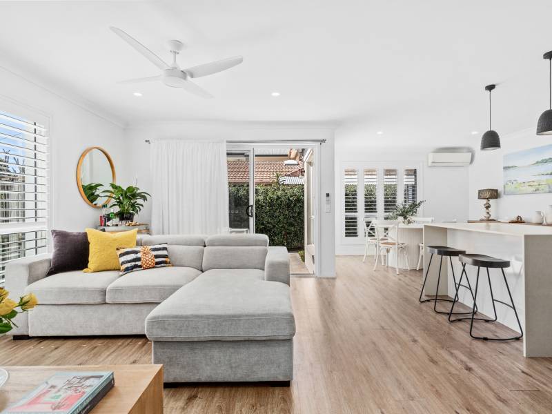 1/38-40 Robert Street, Labrador, QLD 4215 AUS