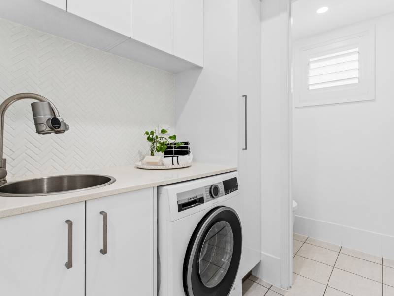 1/38-40 Robert Street, Labrador, QLD 4215 AUS