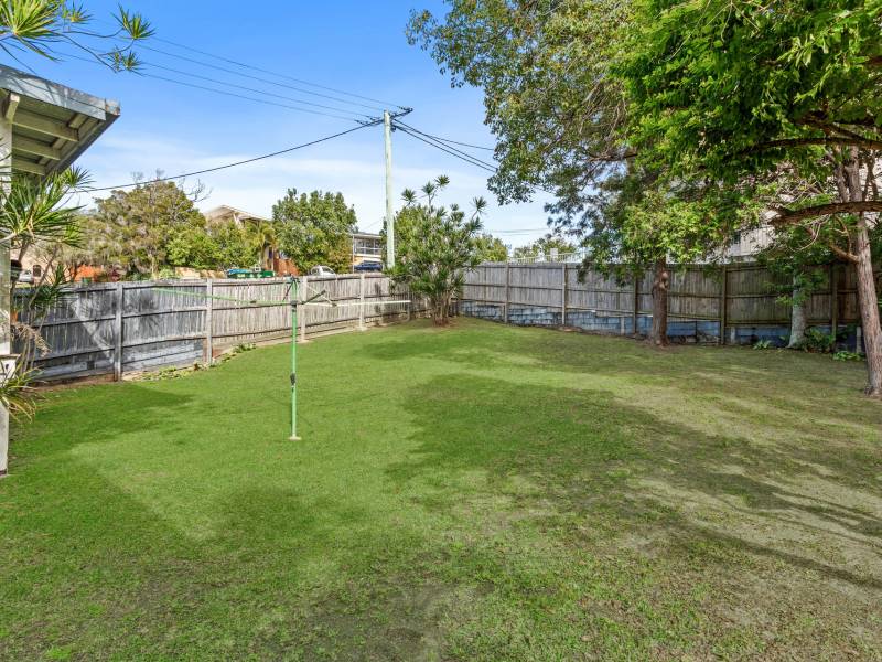 2 Coral Avenue, Labrador, QLD 4215 AUS