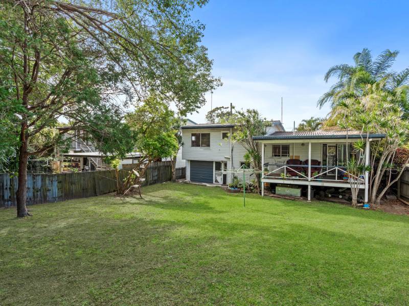 2 Coral Avenue, Labrador, QLD 4215 AUS