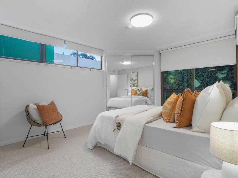 2A/114-116 Marine Parade, Southport, QLD 4215 AUS