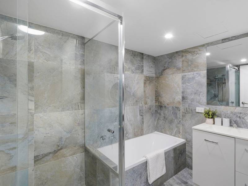 2A/114-116 Marine Parade, Southport, QLD 4215 AUS