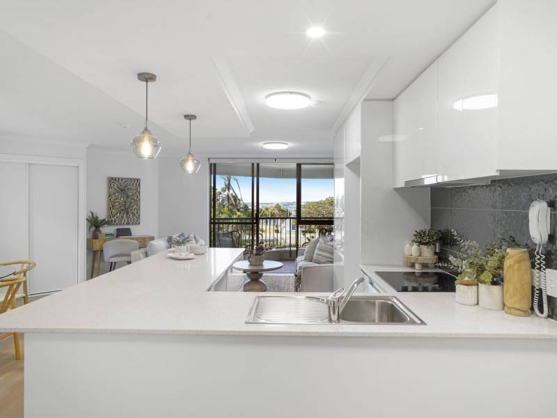 2A/114-116 Marine Parade, Southport, QLD 4215 AUS