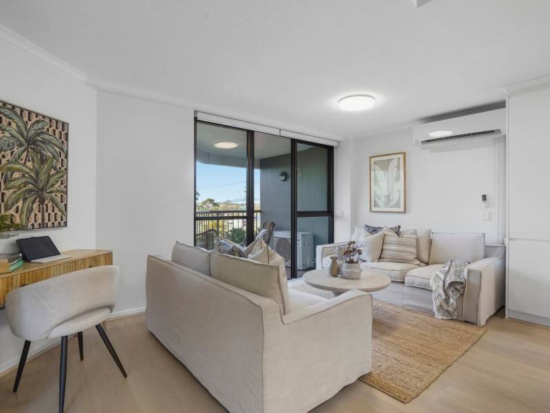 2A/114-116 Marine Parade, Southport, QLD 4215 AUS