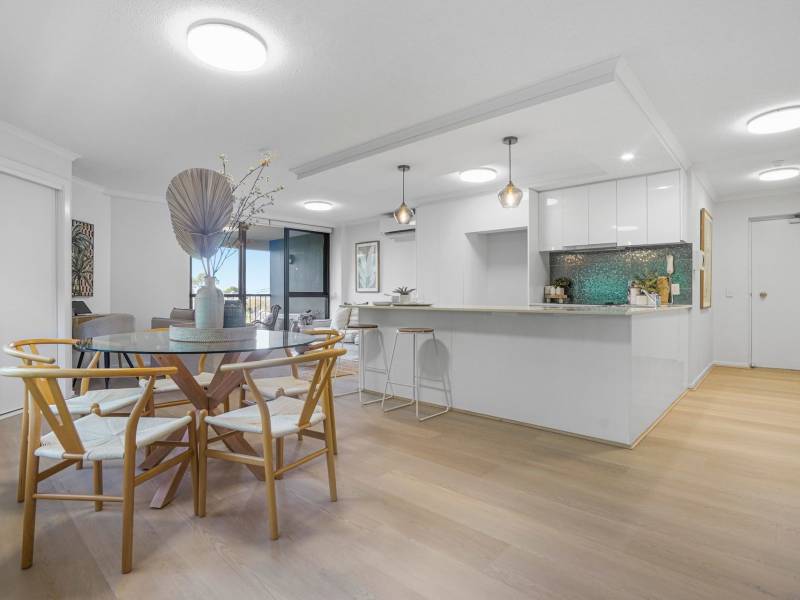 2A/114-116 Marine Parade, Southport, QLD 4215 AUS