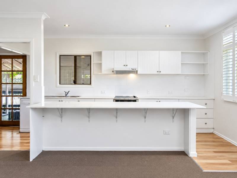 4 Mary Street, Labrador, QLD 4215 AUS