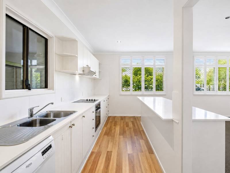 4 Mary Street, Labrador, QLD 4215 AUS