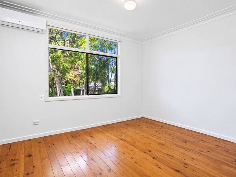 4 Mary Street, Labrador, QLD 4215 AUS