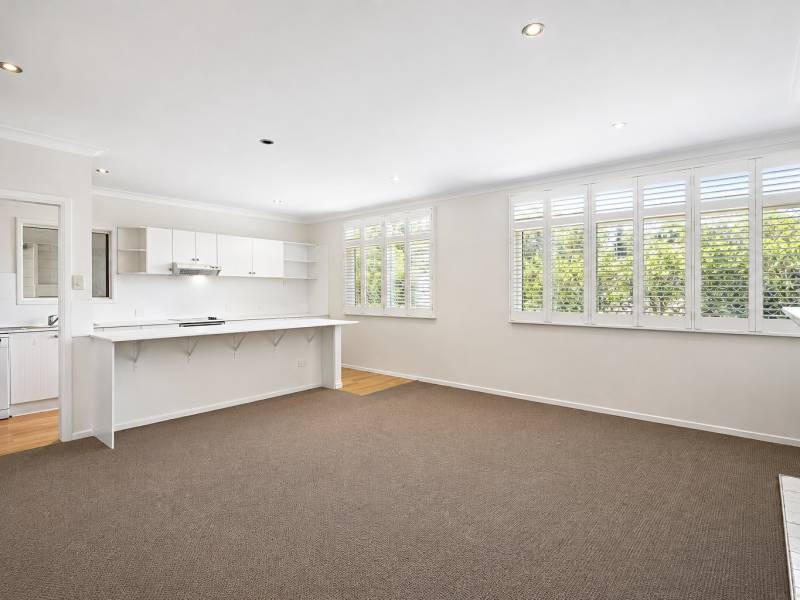 4 Mary Street, Labrador, QLD 4215 AUS