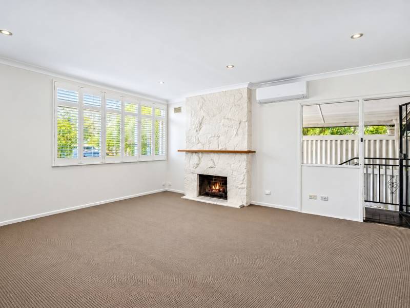 4 Mary Street, Labrador, QLD 4215 AUS