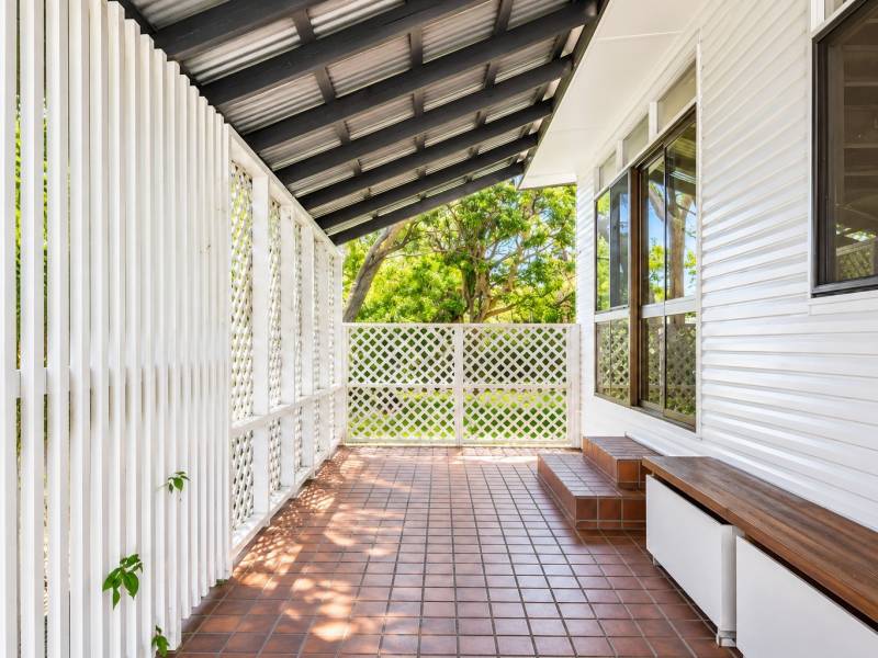 4 Mary Street, Labrador, QLD 4215 AUS
