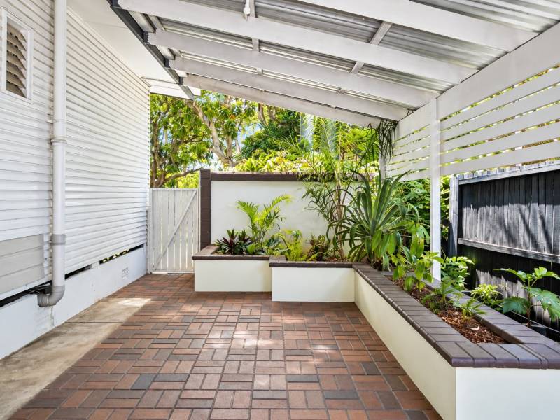 4 Mary Street, Labrador, QLD 4215 AUS