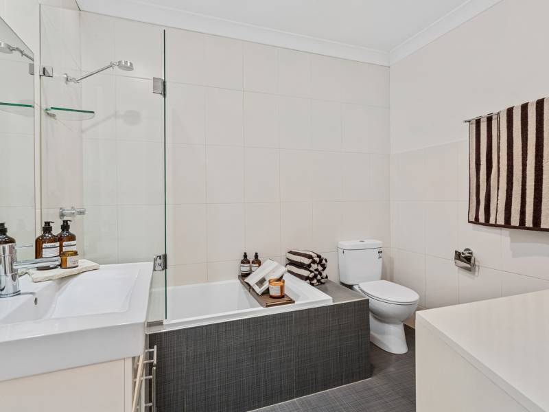 26 Bellevue Parade, Labrador, QLD 4215 AUS