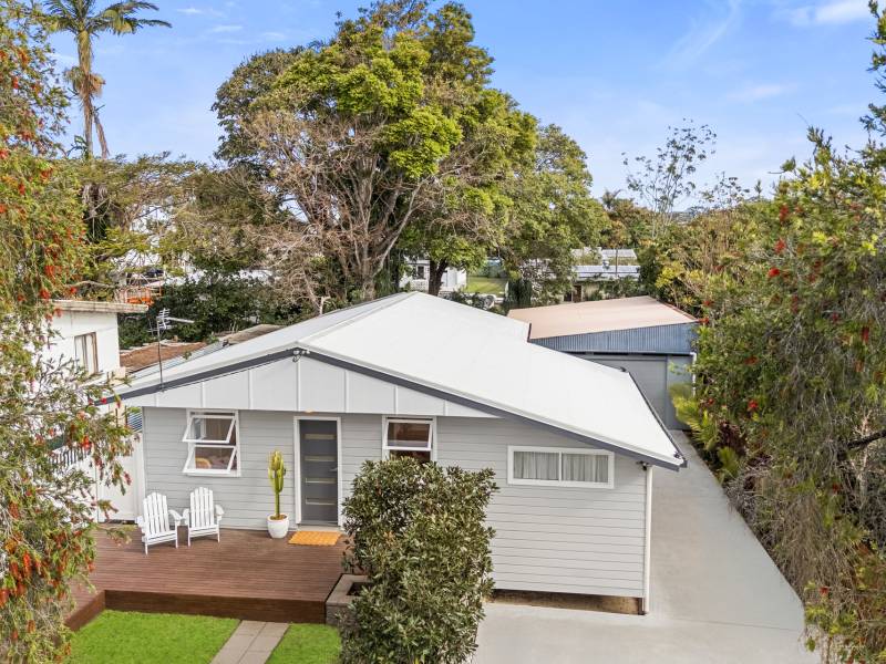 26 Bellevue Parade, Labrador, QLD 4215 AUS