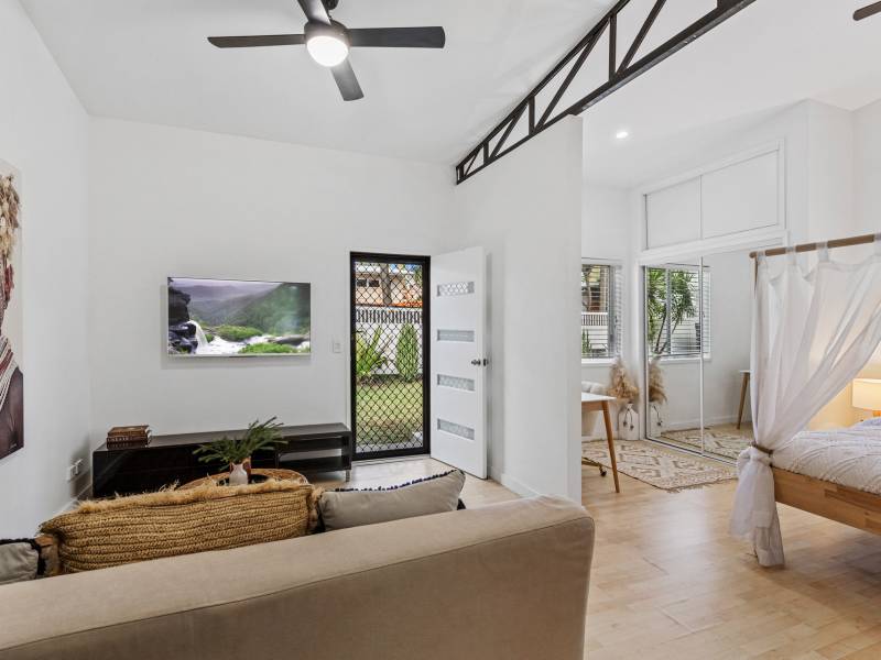 26 Bellevue Parade, Labrador, QLD 4215 AUS