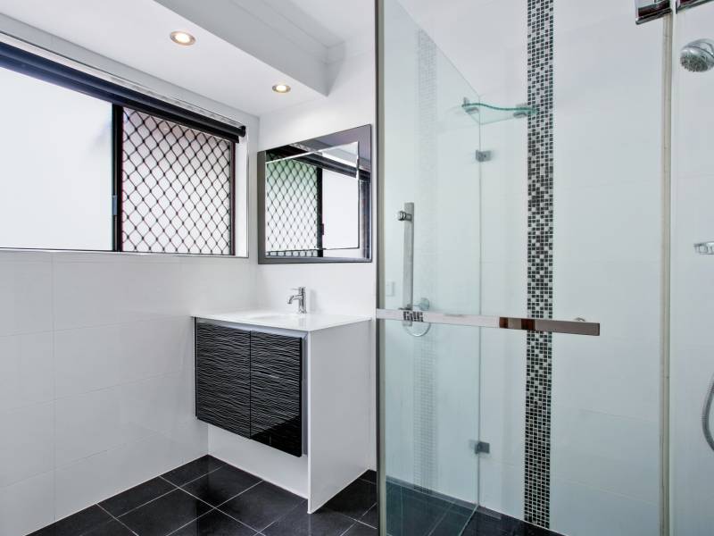 2/6 Mace Court, Labrador, QLD 4215 AUS