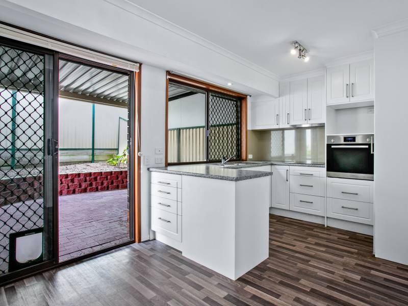 2/6 Mace Court, Labrador, QLD 4215 AUS
