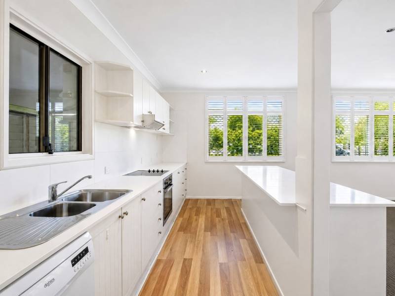 4 Mary Street, Labrador, QLD 4215 AUS