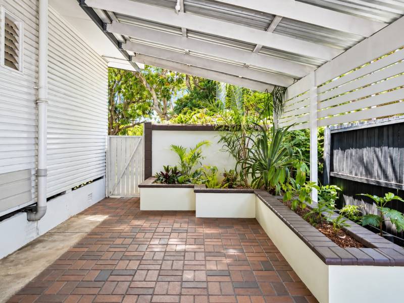 4 Mary Street, Labrador, QLD 4215 AUS