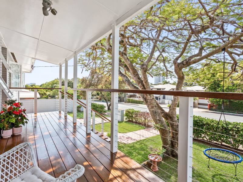 60 Muir Street, Labrador, QLD 4215 AUS