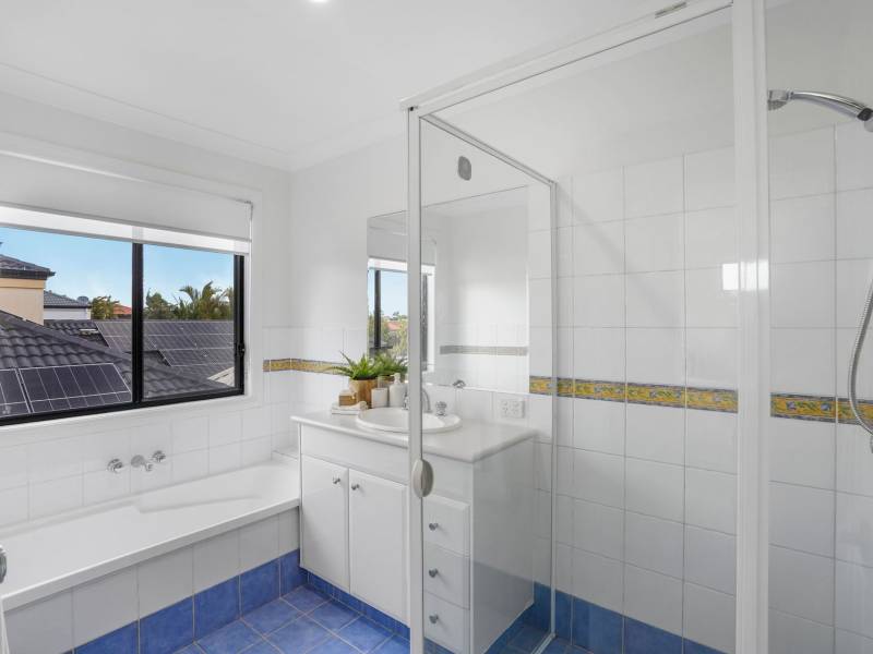 18A The Parade, Helensvale, QLD 4212 AUS