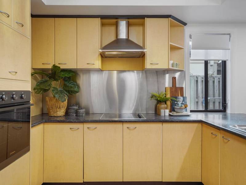 18A The Parade, Helensvale, QLD 4212 AUS
