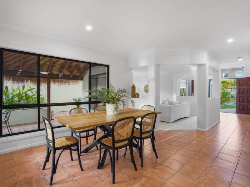 18A The Parade, Helensvale, QLD 4212 AUS