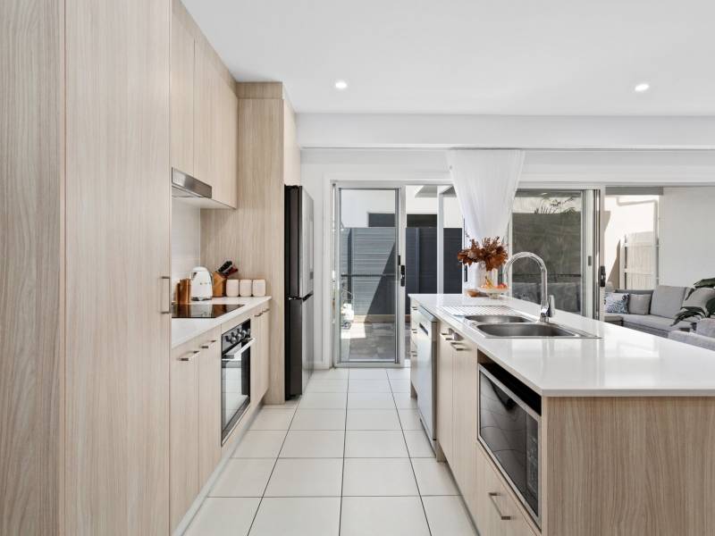 33/138 Central Street, Labrador, QLD 4215 AUS