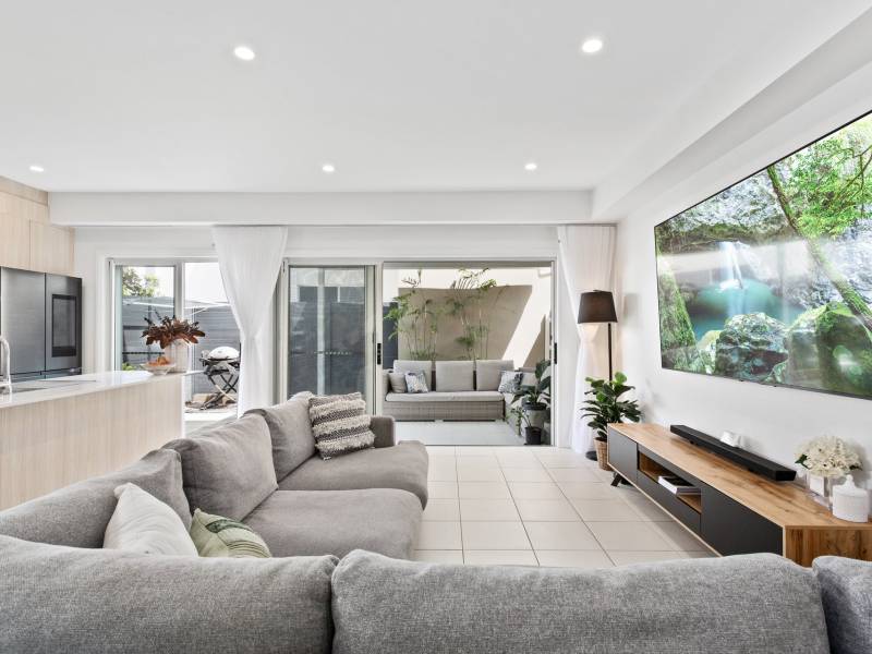 33/138 Central Street, Labrador, QLD 4215 AUS